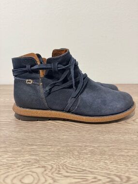 Born Tarklin Boots Blue Suede Ankle Bootie Side Zip